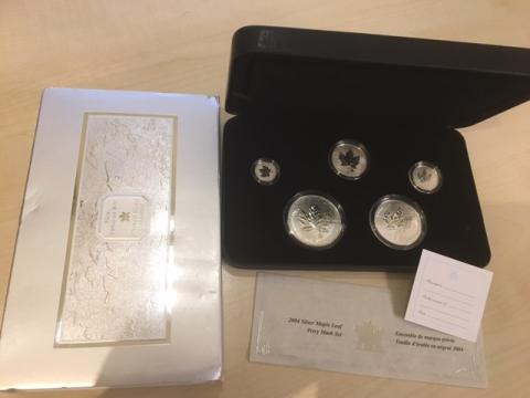 Maple Leaf Prestige Set 2004